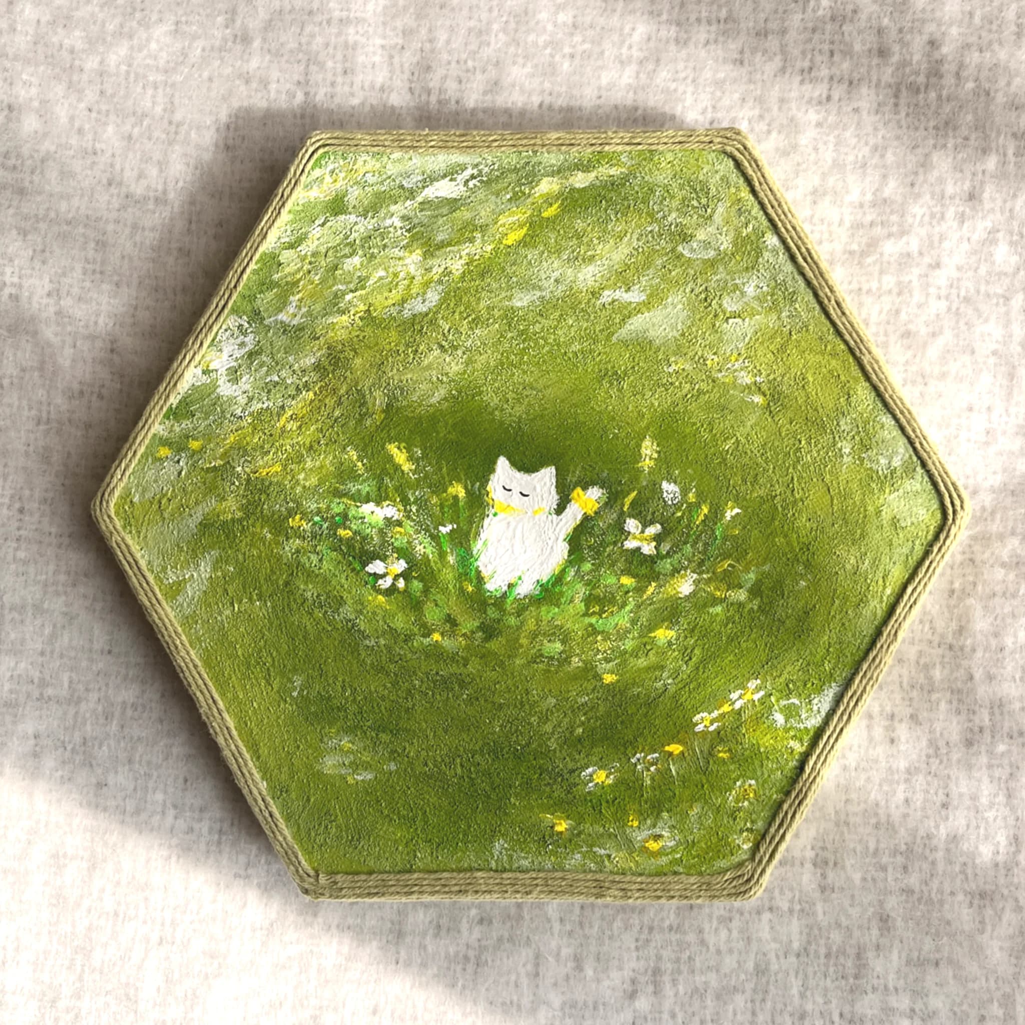 草原で迷子ねこ